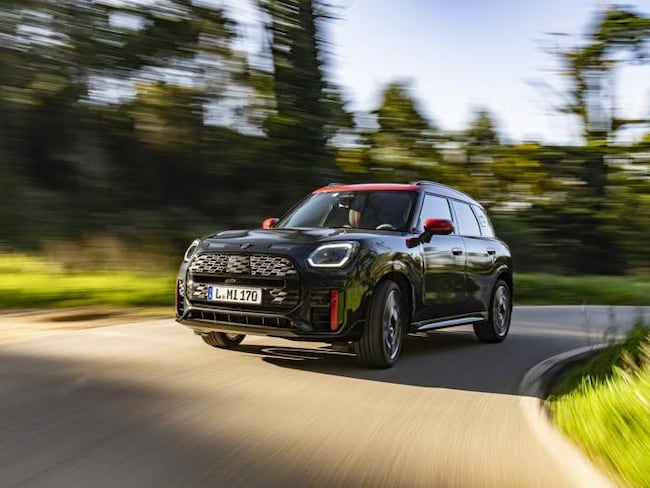 Mini Countryman John Cooper Works, tutte le foto del crossover corsaiolo