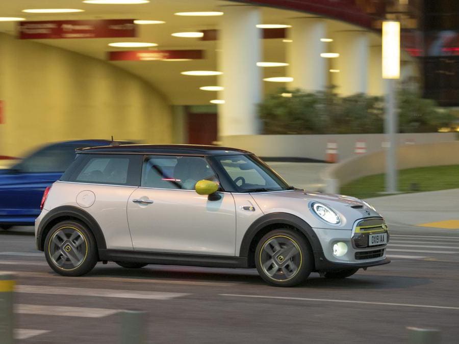 La nuova Mini Cooper SE elettrica