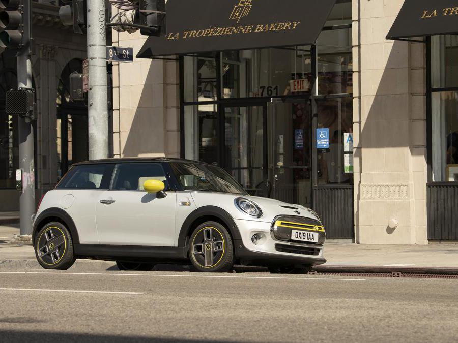 La nuova Mini Cooper SE elettrica