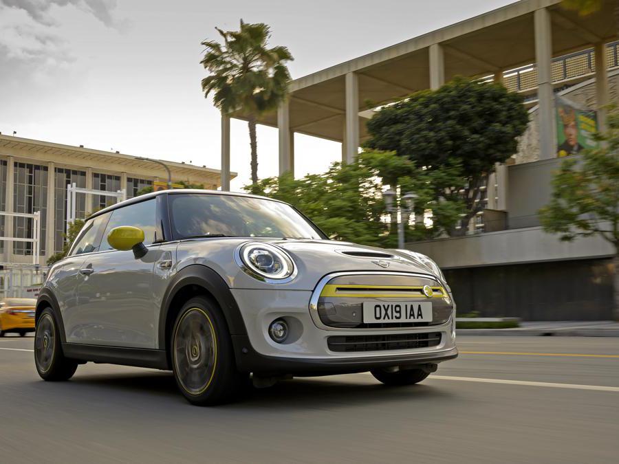 La nuova Mini Cooper SE elettrica