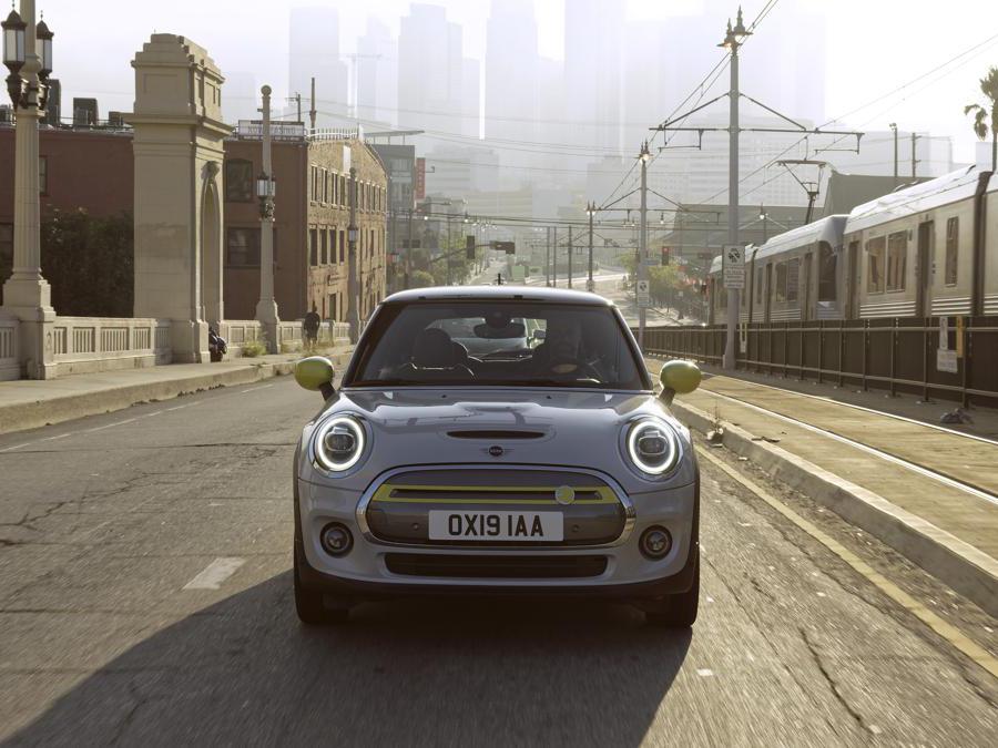 La nuova Mini Cooper SE elettrica