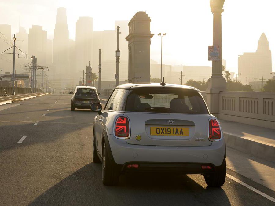 La nuova Mini Cooper SE elettrica