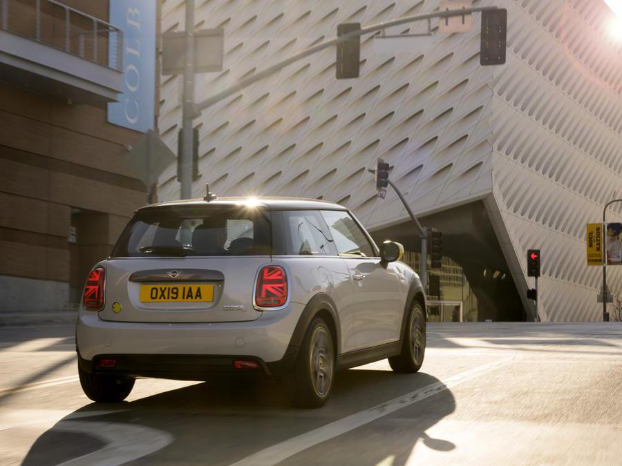 La nuova Mini Cooper SE elettrica