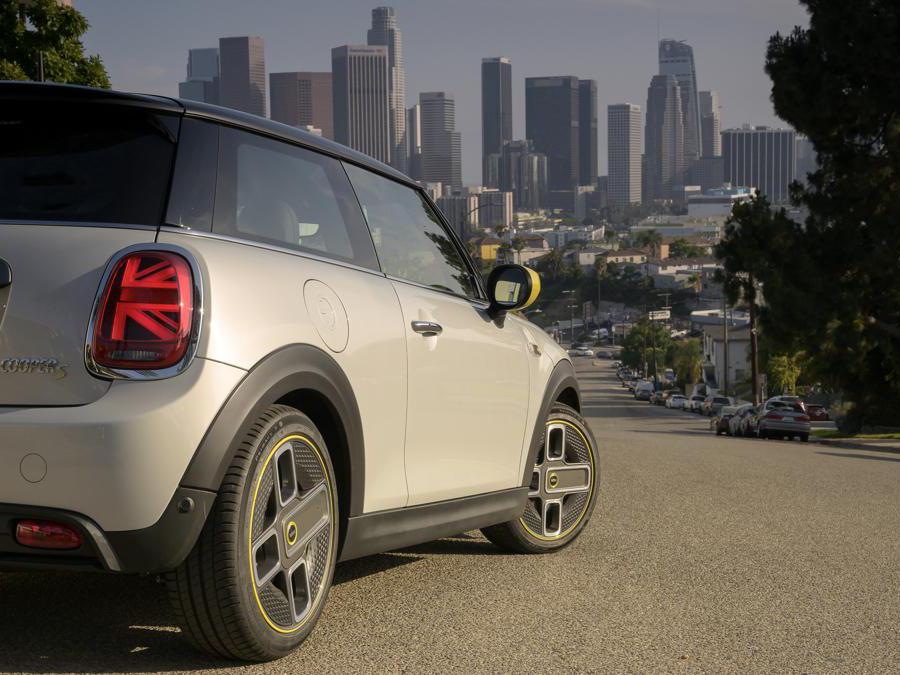 La nuova Mini Cooper SE elettrica
