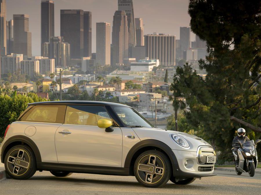 La nuova Mini Cooper SE elettrica