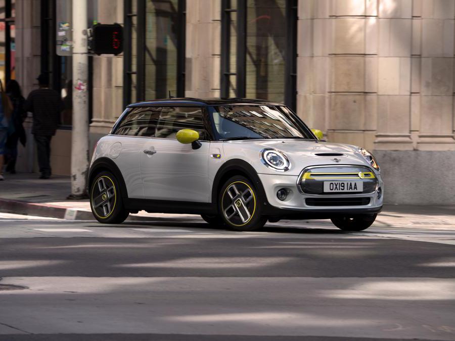 La nuova Mini Cooper SE elettrica