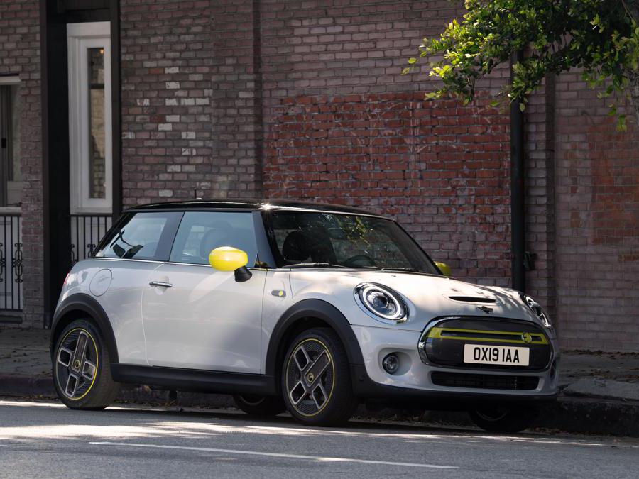 La nuova Mini Cooper SE elettrica