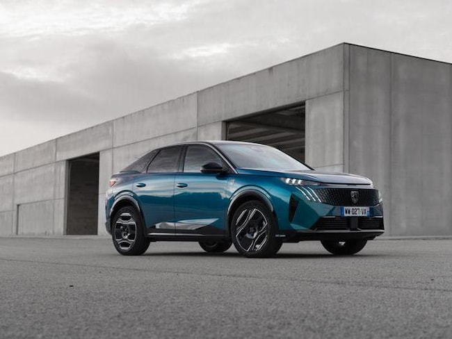 Peugeot E-3008, tutte le foto dell’elettrosuv francese