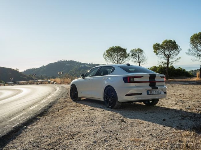 Polestar 2 Bst edition 270, tutte le foto della berlina elettrica sportiva