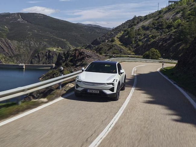 Polestar 3, le foto della prova del suv elettrico 