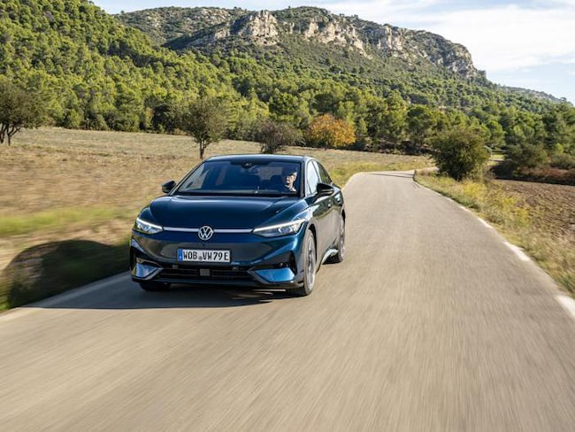 Volkswagen Id.7 Pro: le foto della prova dell’ammiraglia elettrica 