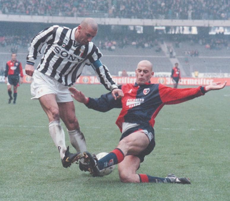 Gianluca Vialli in una foto d'archivio dell'11 febbraio 1996,  in un Juventus-Cagliari.  ANSA