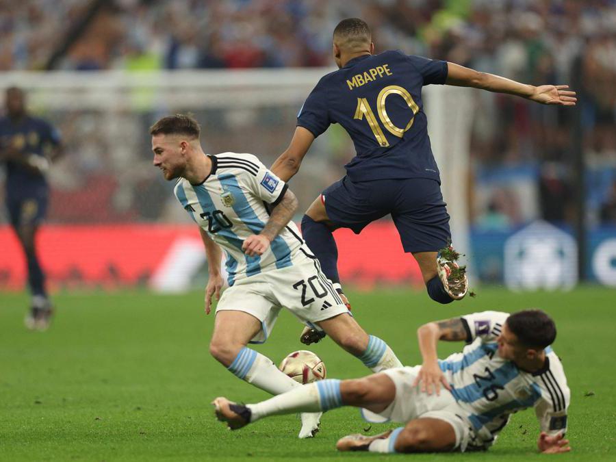 (Photo by Adrian DENNIS / AFP)