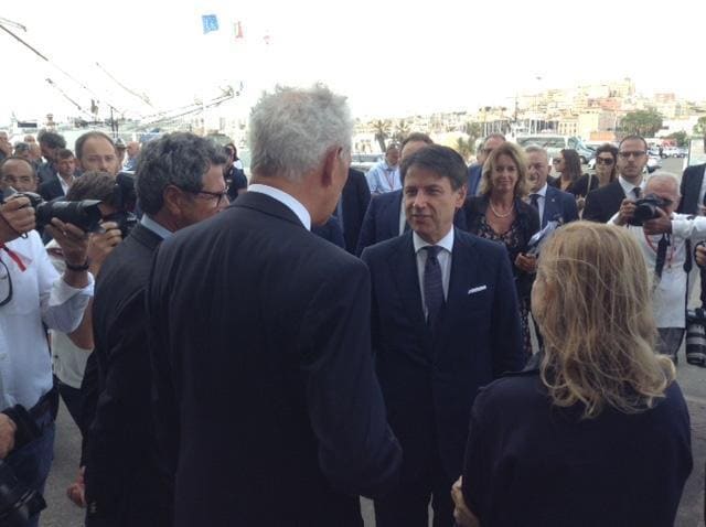 Il presidente del Consiglio Giuseppe Conte in visita al quartier generale di Luna Rossa, la barca che si sta preparando per l'America's Cup di vela, Cagliari. ANSA/STEFANO AMBU