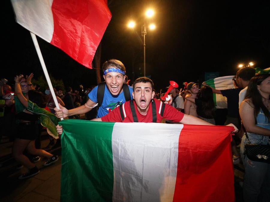 Euro 2020, La Festa Dei Tifosi Per L'approdo In Finale Degli Azzurri ...