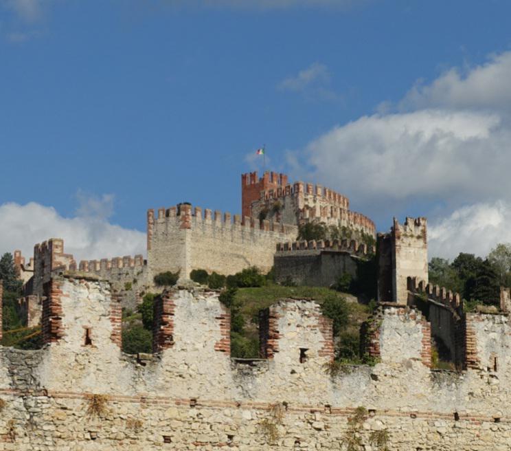 Soave (Verona), castello e mura