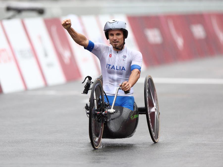 Diego Colombari sul traguardo della staffetta di handbike. (Reuters / Lisi Niesner)