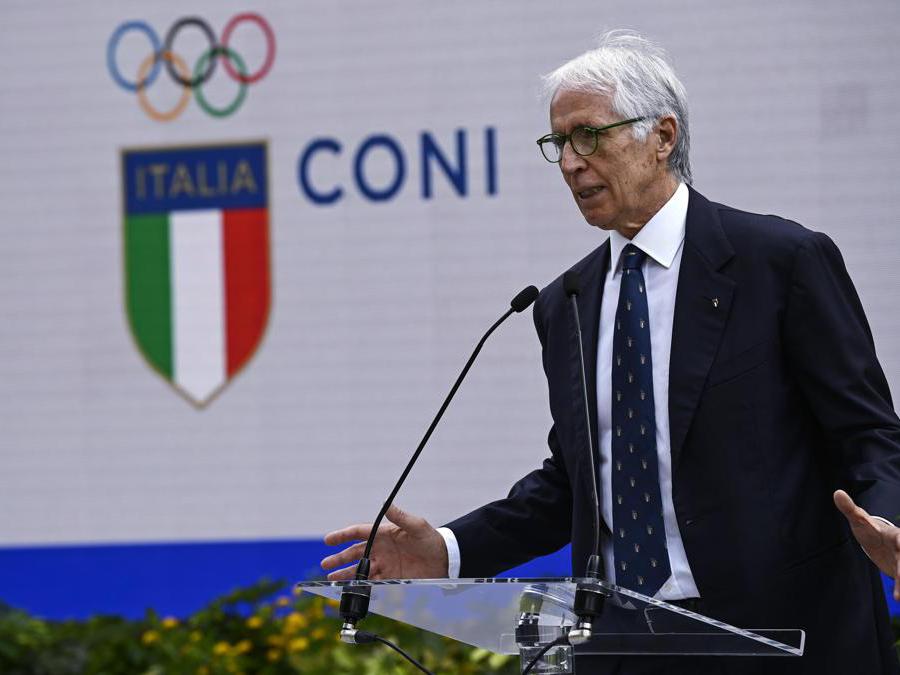 Giovanni Malago, presidente del Coni, durante la cerimonia nei giardini del Quirinale di consegna della bandiera tricolore per gli atleti in partenza per i Giochi Olimpici e Paralimpici di Parigi, Roma, 13 giugno 2024. (Ansa / Riccardo Antimiani)