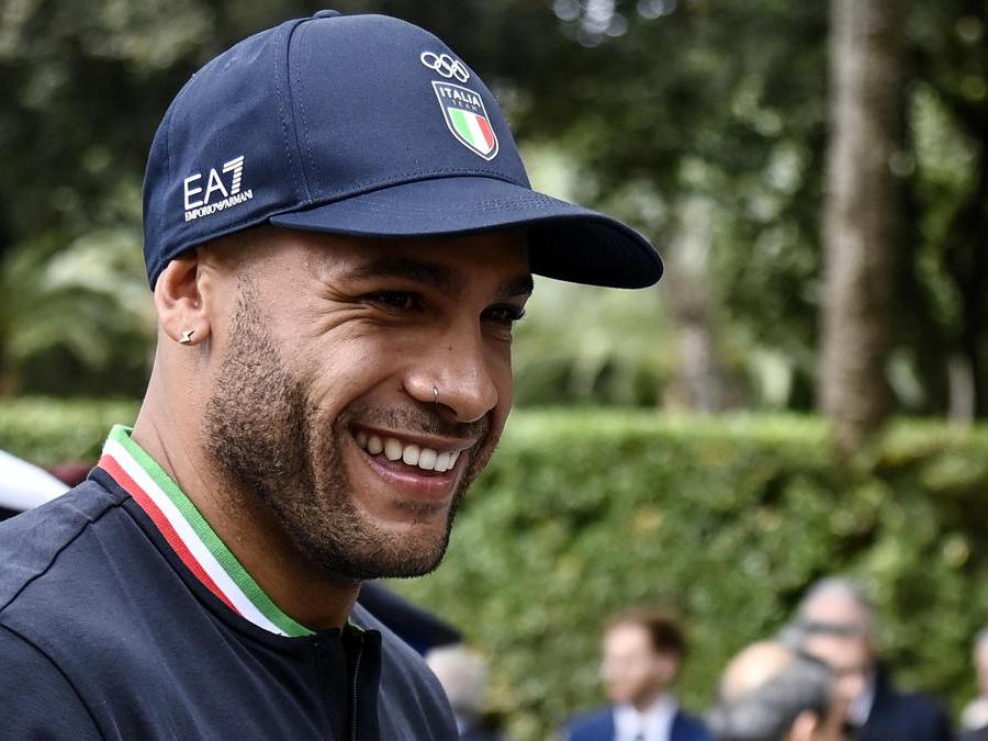 Marcel Jacobs durante la cerimonia nei giardini del Quirinale di consegna della bandiera tricolore per gli atleti in partenza per i Giochi Olimpici e Paralimpici di Parigi, Roma, 13 giugno 2024. (Ansa / Riccardo Antimiani)
