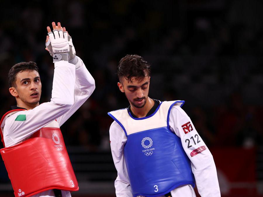 Tokyo 2020 Olympics - Taekwondo - Men's Flyweight - 58kg - Gold medal match - Makuhari Messe Hall A, Chiba, Japan - July 24, 2021. Vito Dell'aquila of Italy applauds Mohamed Khalil Jendoubi of Tunisia after competing REUTERS/Murad Sezer