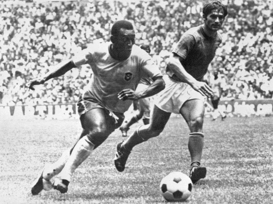Città del Messico, 21/06/1970. Campionati del mondo di calcio.  Finale Brasile-Italia 4-1. Pelé in azione. (Photo by STAFF / AFP)