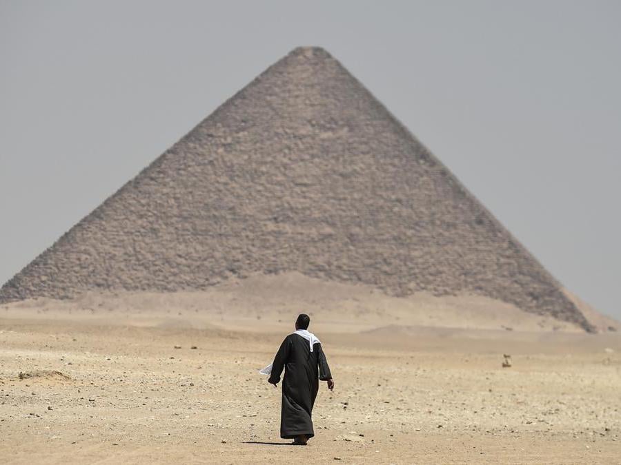 Piramide Rossa, a Dahshur, circa 30 chilometri (20 miglia) a sud del Cairo. (Photo by Mohamed el-Shahed / AFP)