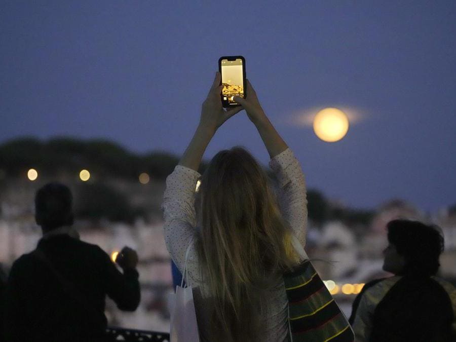 La Spettacolare Super Luna Blu, La Più Grande Del 2023 - Il Sole 24 ORE