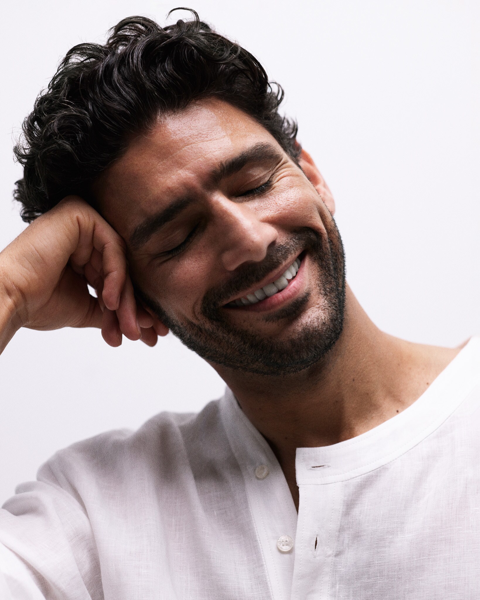 Camicia in lino con collo alla coreana, DOLCE & GABBANA (670 €).