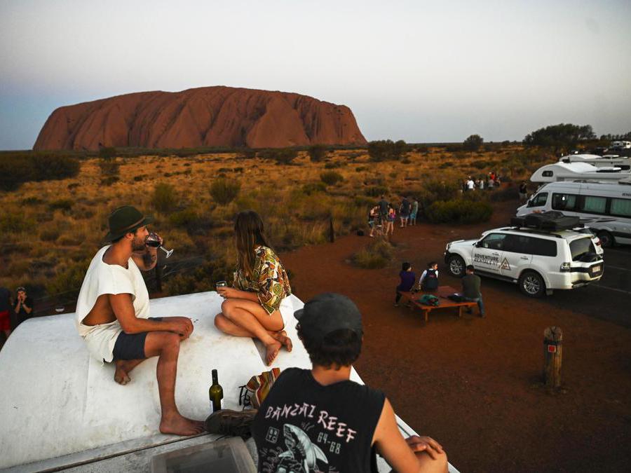 Australia, ultime scalate ad Ayers Rock prima del divieto (Epa)