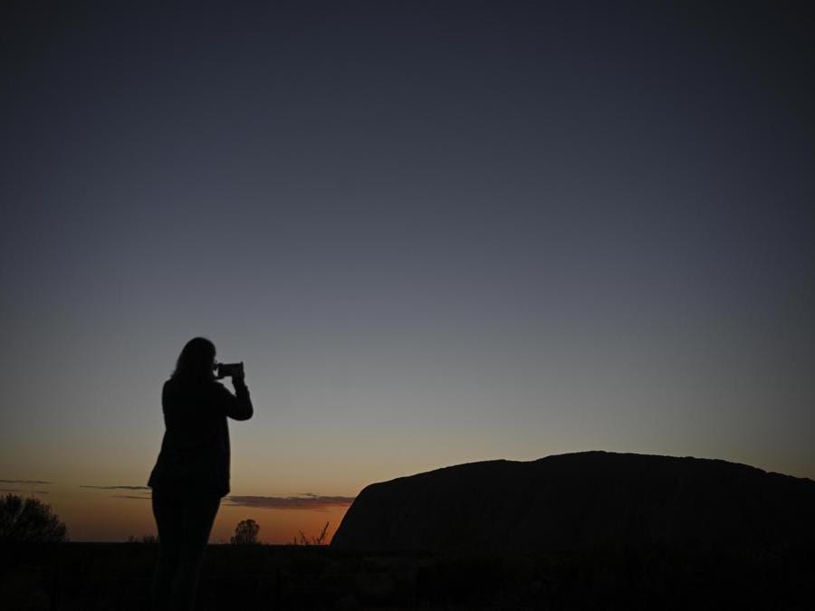 Australia, ultime scalate ad Ayers Rock prima del divieto (Epa)