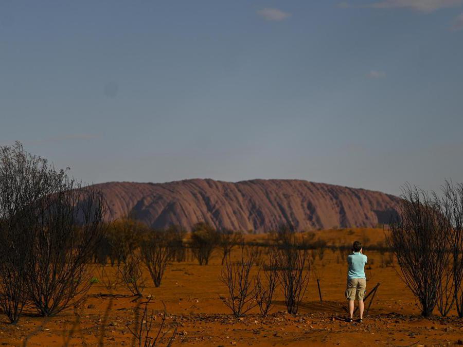 Australia, ultime scalate ad Ayers Rock prima del divieto (Epa)