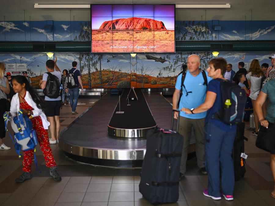 Australia, ultime scalate ad Ayers Rock prima del divieto (Epa)