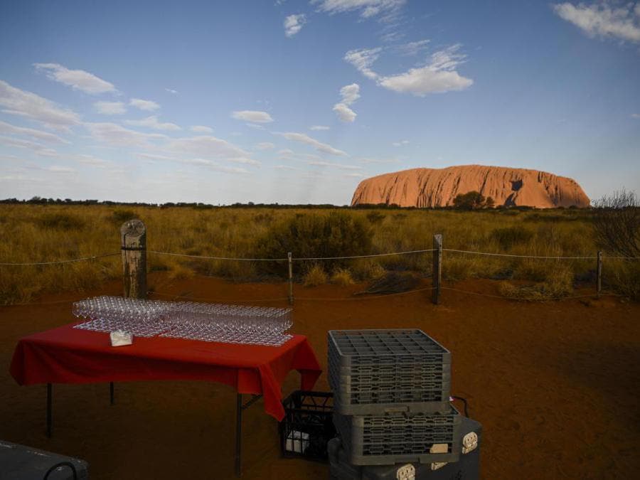 Australia, ultime scalate ad Ayers Rock prima del divieto (Epa)
