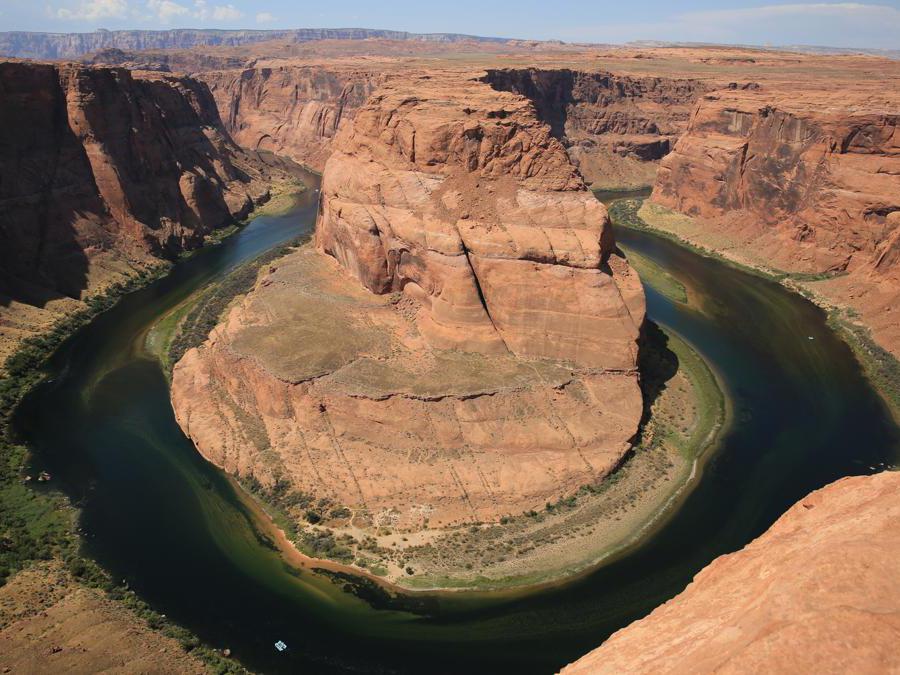 Parco nazionale del Grand Canyon, Arizona – iscritto nel 1979. Il Grand Canyon è una delle attrazioni naturali più famose al mondo, con pareti rosse e arancio, picchi e creste risalenti a quasi due miliardi di anni fa. Scavato dal fiume Colorado, il Parco Nazionale situato nello stato dell'Arizona è oggi una delle destinazioni americane più conosciute, grazie ai suoi panorami spettacolari, ai sentieri escursionistici e alla storia geologica. Il Grand Canyon è stato designato patrimonio dell'umanità dall'UNESCO nel 1979.