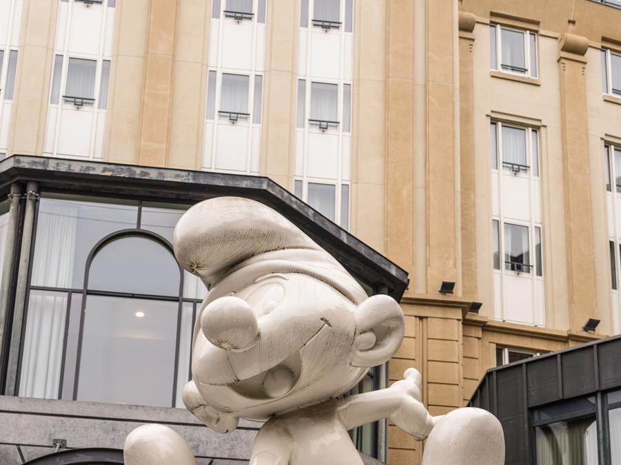 Statue Schtroumpf - Smurfenstandbeeld - Smurf Statue Conception - Ontwerp ( Studio Peyo Sculpteur - Uitvoering - Sculptor: Maryline Garbe (2012)  (VisitBrussels - Jean-Paul Remy)