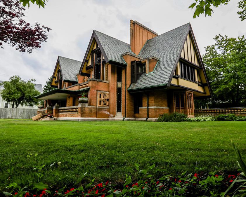Una veduta della residenza Moore-Dugal progettata dall'architetto statunitense Frank Lloyd Wright e costruita nel 1895 e rimodernata nel 1923 a Oak Park, Illinois, Usa. L'architettura del XX secolo di Frank Lloyd Wright è stata dichiarata Patrimonio dell'Umanità dall'Unesco. EPA/TANNEN MAURY