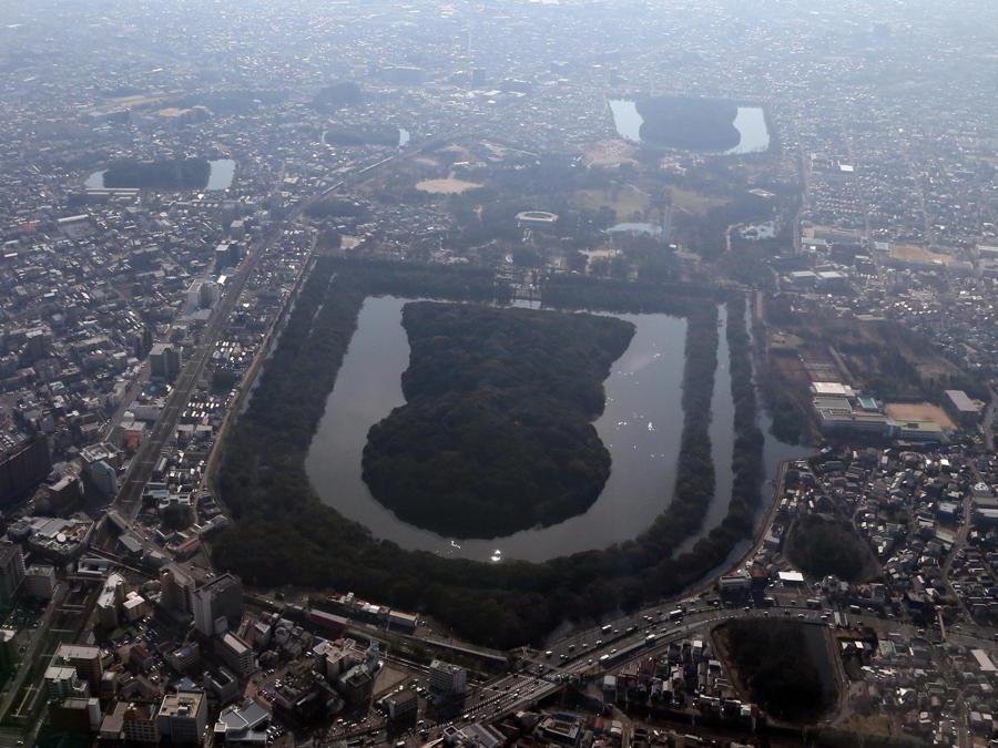Un'immagine aerea mostra il Mozu-Furuichi Kofun Group (tombe a tumulo dell'antico Giappone) a Sakai, Giappone occidentale. EPA/JIJI PRESS JAPAN